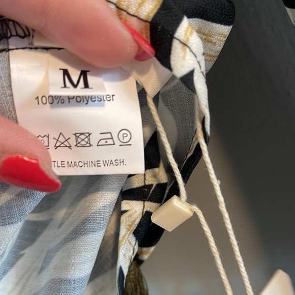 Commense Black and Cream Floral Swim Sarong - Picture 6 of 11